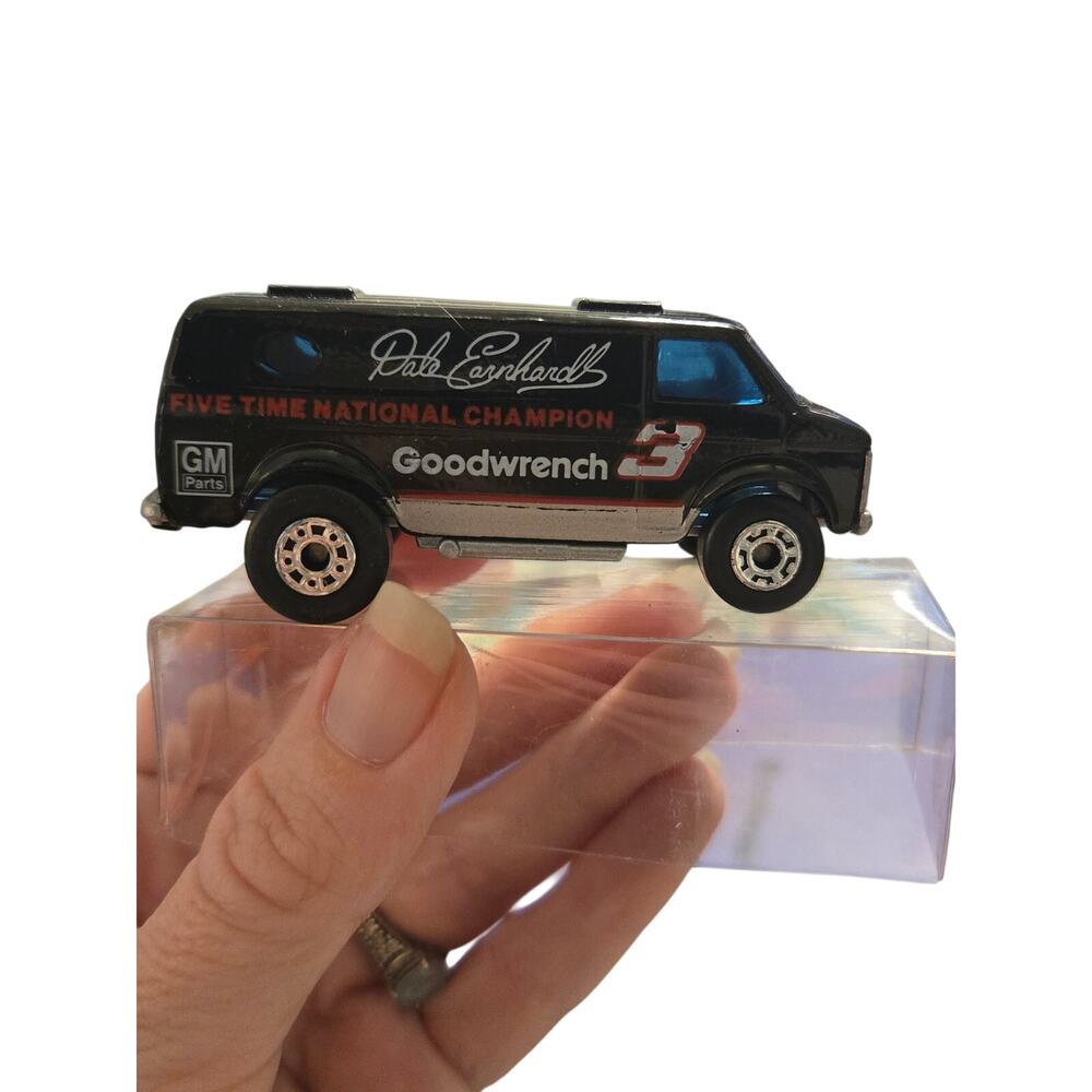 ​Matchbox Superfast Dale Earnhardt #3 Goodwrench 1991 Champion Chevy Van 1:64